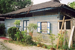 kampong house 2 - via wikipedia